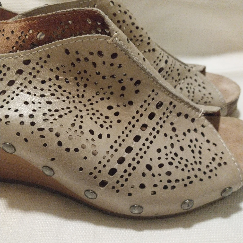 Pikolinos Banissa Tan and Cream Perforated Wedge Sling-Back Sandal